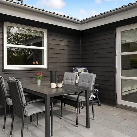 Сasa de vacaciones In With Sauna *